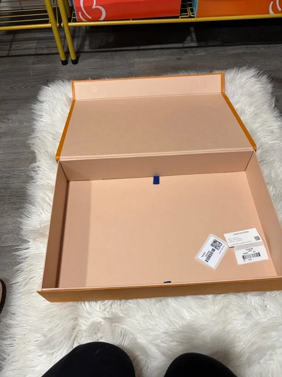 Louis Vuitton Orange Signature Gift Box - Picture 4 of 8